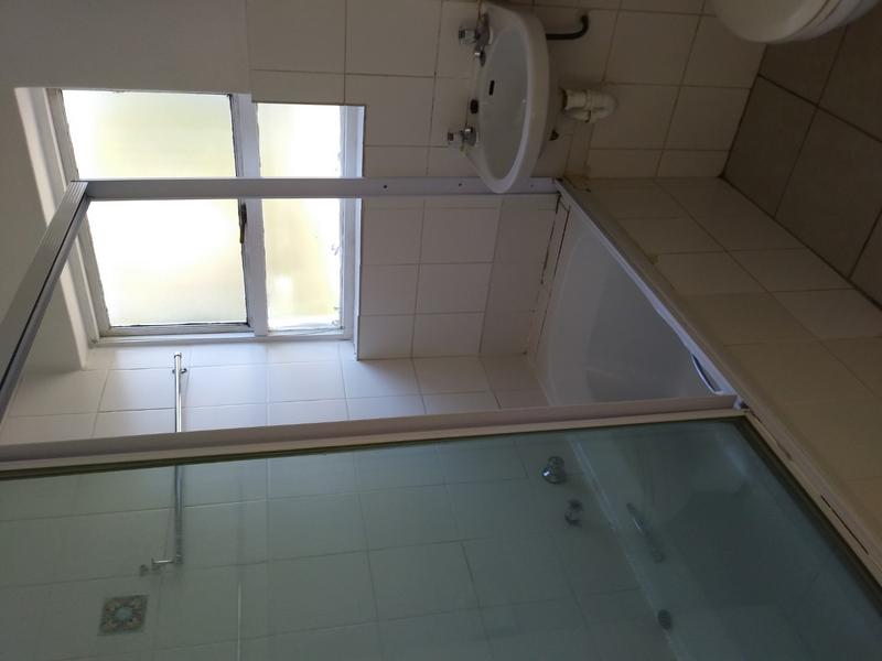 To Let 2 Bedroom Property for Rent in Oakglen Western Cape